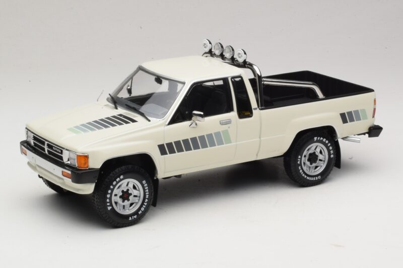 Toyota Hilux N50 Xtra Cab 4x4 Bianco KK-Scale 1:18 KKDC181564 Pressofusione