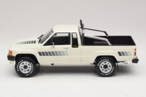 Toyota Hilux N50 Xtra Cab 4x4 Bianco KK-Scale 1:18 KKDC181564 Pressofusione — immagine 3 di 6