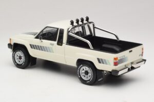 Toyota Hilux N50 Xtra Cab 4x4 Bianco KK-Scale 1:18 KKDC181564 Pressofusione — immagine 5 di 6