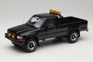 Toyota Hilux N60 SR5 Back to the Future II Nero Lucido Otto 1:18 OT481 Resina