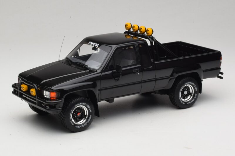 Toyota Hilux N60 SR5 Back to the Future II Nero Lucido Otto 1:18 OT481 Resina