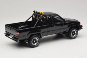 Toyota Hilux N60 SR5 Back to the Future II Nero Lucido Otto 1:18 OT481 Resina — immagine 2 di 6