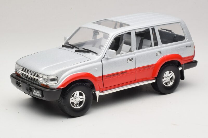 Toyota Land Cruiser J80 Argento Rosso Road Legends 1:18 92098 Pressofusione