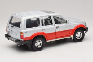 Toyota Land Cruiser J80 Argento Rosso Road Legends 1:18 92098 Pressofusione — immagine 3 di 8