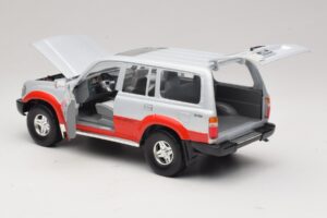 Toyota Land Cruiser J80 Argento Rosso Road Legends 1:18 92098 Pressofusione — immagine 5 di 8