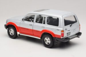 Toyota Land Cruiser J80 Argento Rosso Road Legends 1:18 92098 Pressofusione — immagine 7 di 8