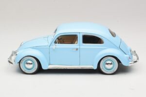 Volkswagen Maggiolino Blu Bburago 1:18 3381 Pressofusione — immagine 4 di 8
