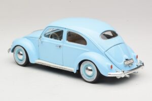 Volkswagen Maggiolino Blu Bburago 1:18 3381 Pressofusione — immagine 7 di 8