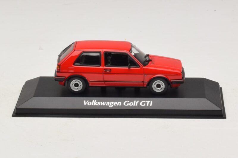 Volkswagen Golf GTI Mk2 Rosso Maxichamps 1:43 940054121 Pressofusione