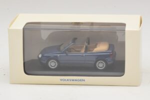 Volkswagen Golf Mk4 Cabriolet Blu Edizione Concessionario Minichamps 1:43 GOLF005 Pressofusione — immagine 5 di 5