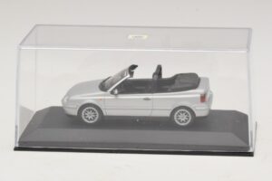 Volkswagen Golf Mk4 Cabriolet Argento Edizione Concessionario Minichamps 1:43 GOLF004 Pressofusione — immagine 4 di 5