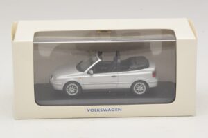 Volkswagen Golf Mk4 Cabriolet Argento Edizione Concessionario Minichamps 1:43 GOLF004 Pressofusione — immagine 5 di 5