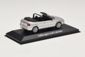 Volkswagen Golf Mk4 Cabriolet Argento Maxichamps 1:43 940058331 Pressofusione — immagine 2 di 5