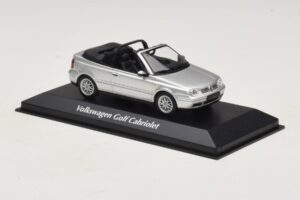 Volkswagen Golf Mk4 Cabriolet Argento Maxichamps 1:43 940058331 Pressofusione — immagine 3 di 5
