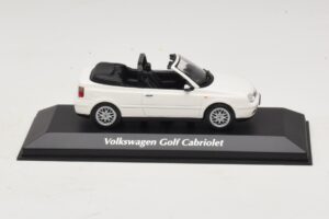 Volkswagen Golf Mk4 Cabriolet Bianco Maxichamps 1:43 Volkswagen Golf Mk4 Cabriolet Bianco Maxichamps 1:43 940058330 Pressofusione