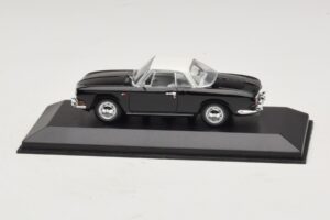 Volkswagen Karmann Ghia Nero con tetto bianco Minichamps 1:43 Volkswagen Karmann Ghia Nero con tetto bianco Minichamps 1:43 430050224 Pressofusione