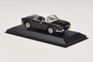 Volkswagen Karmann Ghia Nero con tetto bianco Minichamps 1:43 430050224 Pressofusione — immagine 3 di 5
