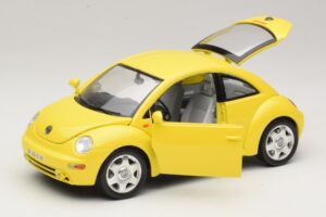 Volkswagen New Beetle A4 Giallo Bburago 1:18 3302 Pressofusione — immagine 2 di 8
