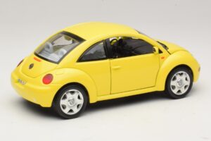 Volkswagen New Beetle A4 Giallo Bburago 1:18 3302 Pressofusione — immagine 3 di 8