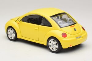 Volkswagen New Beetle A4 Giallo Bburago 1:18 3302 Pressofusione — immagine 7 di 8