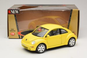 Volkswagen New Beetle A4 Giallo Bburago 1:18 3302 Pressofusione — immagine 8 di 8