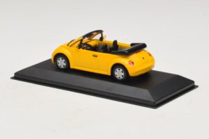 Volkswagen New Beetle Cabriolet Giallo Minichamps 1:43 BEETLE002 Pressofusione — immagine 3 di 5