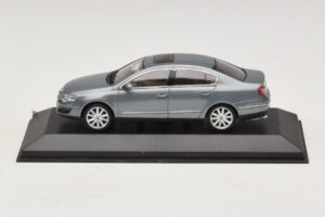 Volkswagen Passat B6 Grigio Metallizzato Minichamps 1:43 PASSAT006 Pressofusione