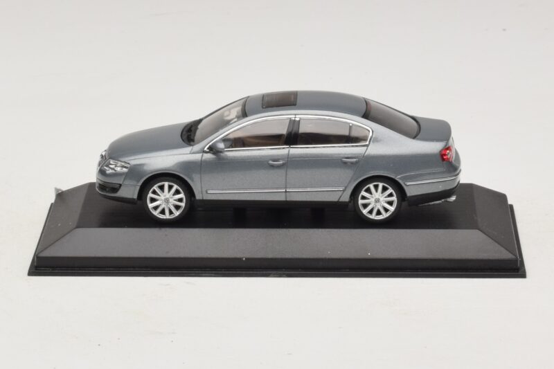 Volkswagen Passat B6 Grigio Metallizzato Minichamps 1:43 PASSAT006 Pressofusione