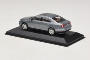 Volkswagen Passat B6 Grigio Metallizzato Minichamps 1:43 PASSAT006 Pressofusione — immagine 3 di 5
