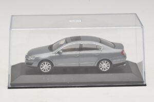 Volkswagen Passat B6 Grigio Metallizzato Minichamps 1:43 PASSAT006 Pressofusione — immagine 4 di 5