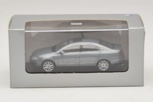 Volkswagen Passat B6 Grigio Metallizzato Minichamps 1:43 PASSAT006 Pressofusione — immagine 5 di 5