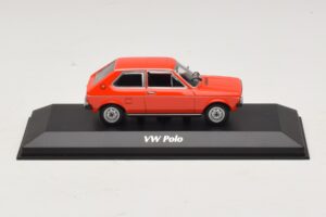 Volkswagen Polo Mk1 Rosso Maxichamps 1:43 Volkswagen Polo Mk1 Rosso Maxichamps 1:43 940050500 Pressofusione