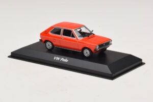Volkswagen Polo Mk1 Rosso Maxichamps 1:43 940050500 Pressofusione — immagine 3 di 5