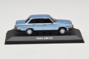 Volvo 240 GL Blue Metallic Maxichamps 1:43 940171400 Pressofusione