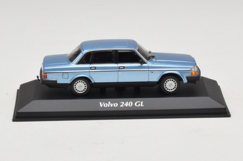 Volvo 240 GL Blue Metallic Maxichamps 1:43 940171400 Pressofusione