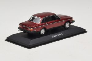 Volvo 240 GL Dark Red Metallic Maxichamps 1:43 940171401 Pressofusione — immagine 2 di 5