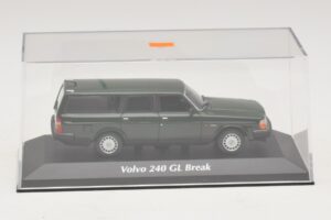 Volvo 240 GL Station Wagon Verde Scuro Maxichamps 1:43 940171411 Pressofusione — immagine 4 di 5